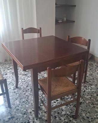 tavolo a libro con sedie 