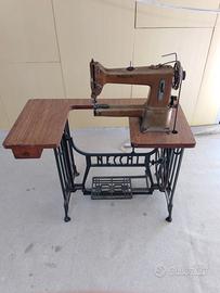 Macchina da cucire Necchi d’epoca professionale