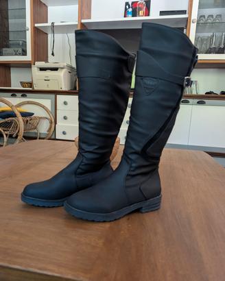 stivali alti eleganti da donna