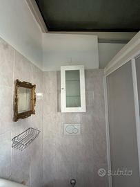 Mini mobiletto e mini specchio