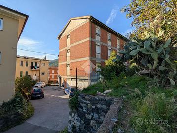 4 LOCALI A DEIVA MARINA