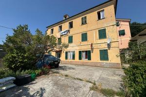 5 LOCALI A GENOVA