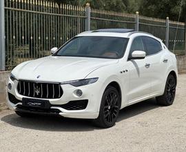 Maserati Levante Granlusso- Tetto Panoram-full Opt