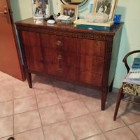 Comò a cassettoni in noce