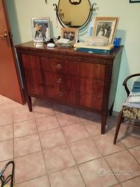 Comò a cassettoni in noce