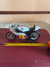 Modellino Yamaha YZR 500 del 1975