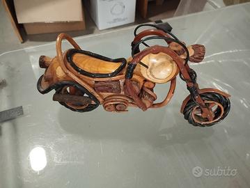 moto di legno intrecciato 