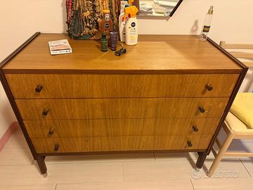 Armadio grande e cassettiera in legno massello