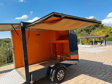 Carello porta moto chiuso. Portata 750kg.