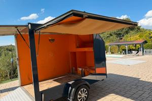 Carello porta moto chiuso. Portata 750kg.