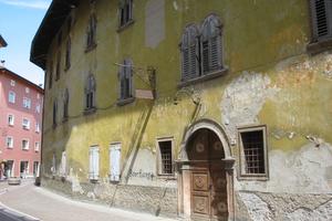 Pergine Valsugana, centro storico, intero stabile