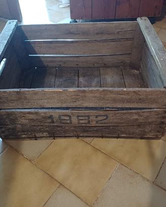 CASSETTA DI LEGNO  del 1982