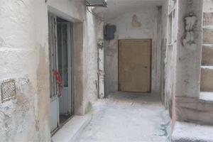 CASA INDIPENDENTE SU TRE LIVELLI
