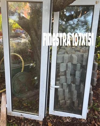 Finestra 107x151 in alluminio