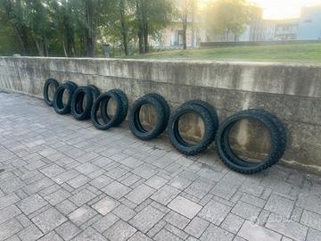 Gomme enduro usate Michelin e Metzeler.