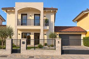 Casa indipendente di 146 m² con 4 locali e box aut