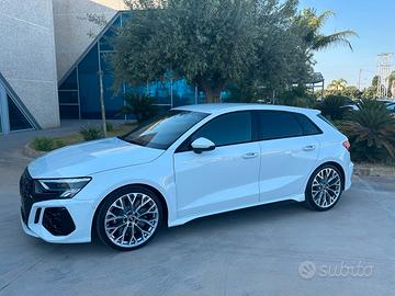 Audi RS3 SPB quattro possibilità noleggio no scori