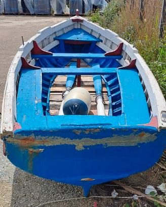 barca a remi in legno