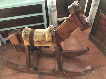 Cavallo dondolo antico