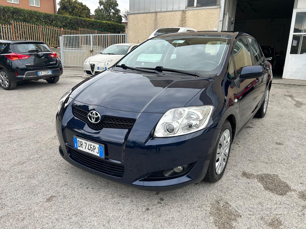 TOYOTA Auris
