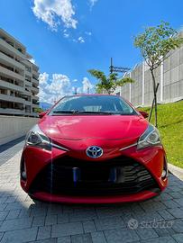 Toyota Yaris 1.5 Hybrid 5 porte Rosso