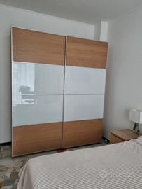 Armadio con le ante scorrevoli 