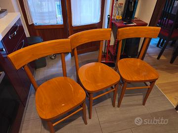 Sedie in legno color ciliegio 