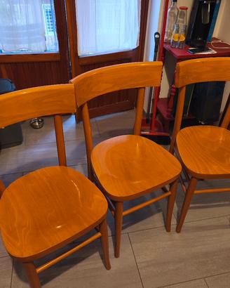 Sedie in legno color ciliegio 