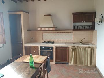 2 Cucine in CASTAGNO con Elettrodomestici