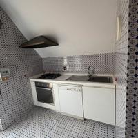 Cucina con frigo bosh forno e fornelli e lavastovi