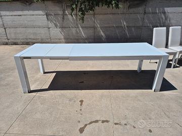 tavolo allungabile con sedie