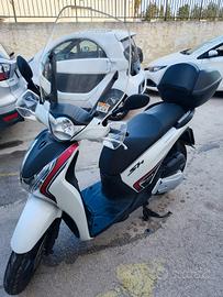 Sh 150 sport con 8 mila km