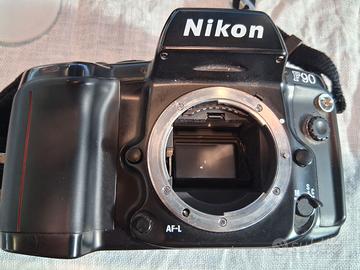 Macchina fotografica NIKON F90+obbietti+flash