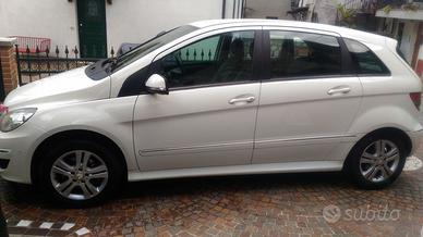 MERCEDES B200 diesel bianca MARCIANTE DA RIPARARE