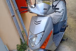 Honda lead 100 