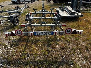 Carrello rimorchio per imbarcazioni