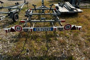 Carrello rimorchio per imbarcazioni