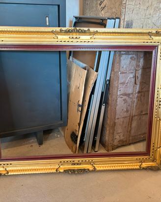 Grande cornice vintage dorata