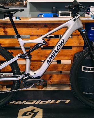 Amflow PL Carbon TG L Nuova in pronta consegna