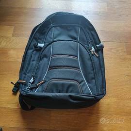 Zaino porta PC 17 Pollici Amazon Basics