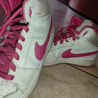 Nike ragazza