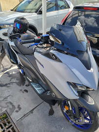 Yamaha Tmax 560