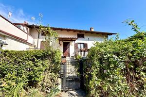 CASA SEMINDIPENDENTE A REANO