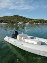 Gommone bwa 6,50 ideale per escursioni