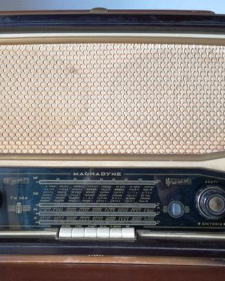 Radio vintage Magnadyne FM144 a valvole 