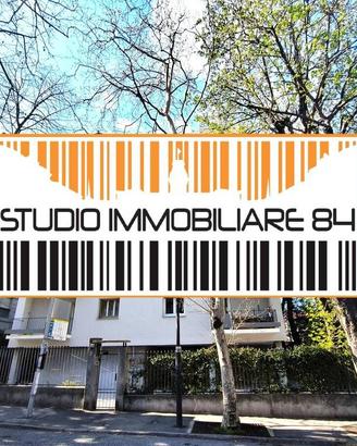 VIA ROSSETTI: Quadrilocale al piano alto.