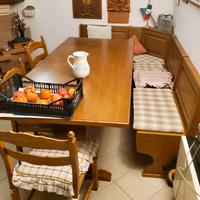 Cassapanca ad angolo con tavolo