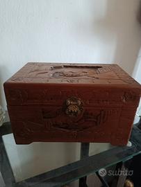 scatola in legno intagliato 