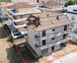 Casa indipendente a Porto Sant'Elpidio 16 locali