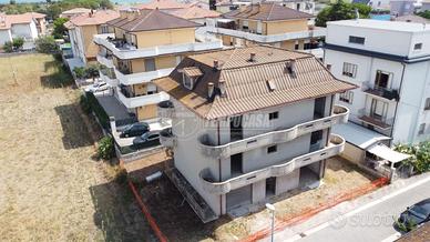 Casa indipendente a Porto Sant'Elpidio 16 locali